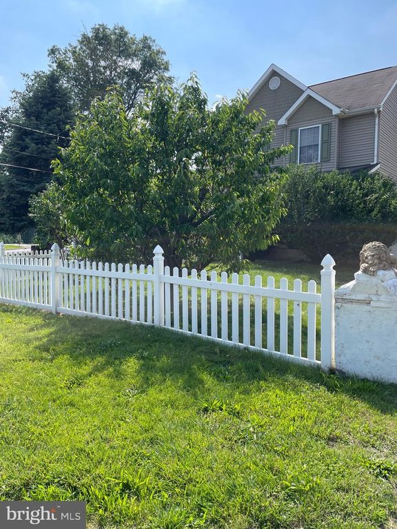 7 E ERRICKSON AVE, Moorestown, NJ 08057