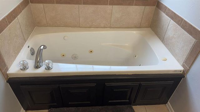 856 Shady Creek Lane, Yukon, OK 73099
