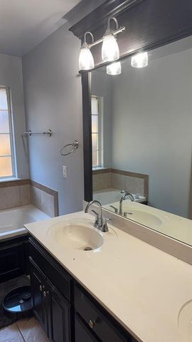 856 Shady Creek Lane, Yukon, OK 73099