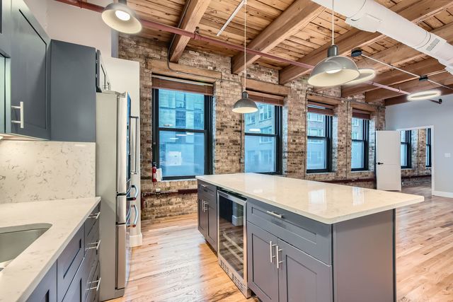 368 W Huron Street 2N, Chicago, IL 60654