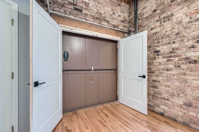 368 W Huron Street 2N, Chicago, IL 60654