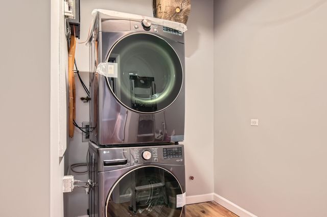 368 W Huron Street 2N, Chicago, IL 60654