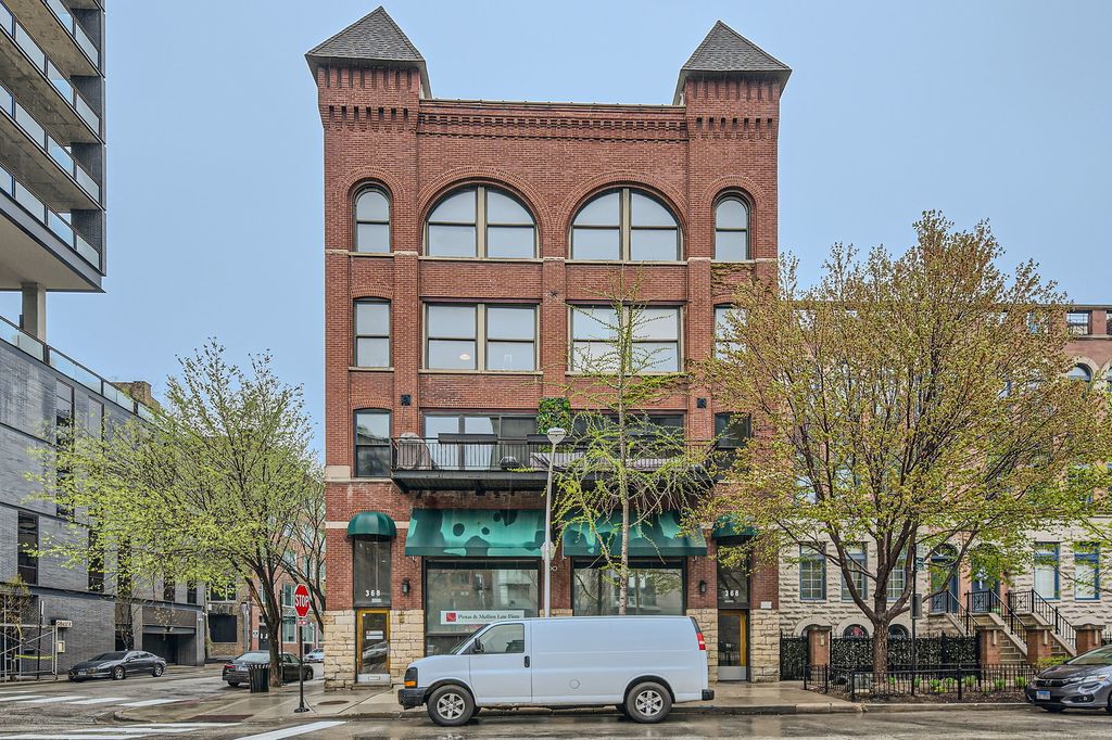 368 W Huron Street 2N, Chicago, IL 60654