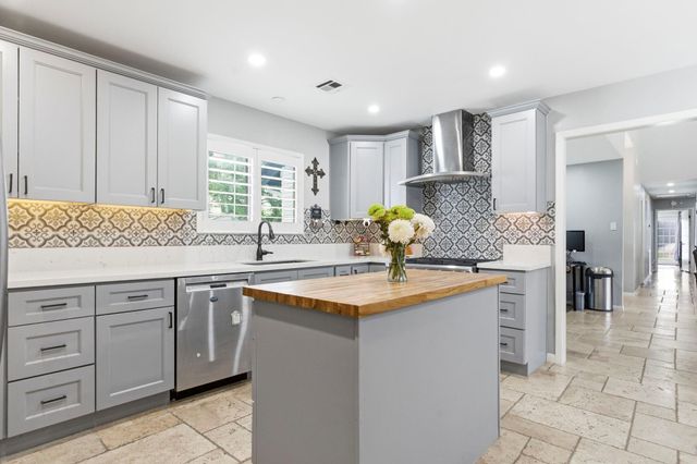 2 Wild Oak Circle, Houston, TX 77055