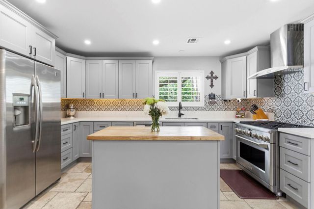 2 Wild Oak Circle, Houston, TX 77055