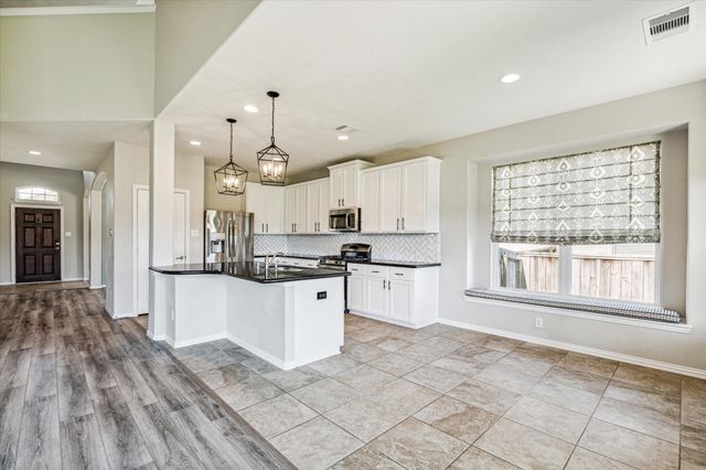 244 Lake Estates Drive, Montgomery, TX 77356