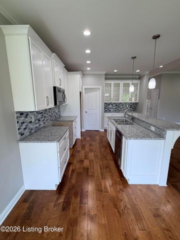 7509 Pavilion Park Rd, Louisville, KY 40214
