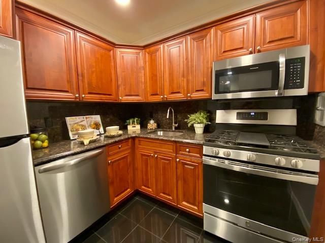 327 Brook Avenue 327-2B, Bay Shore, NY 11706