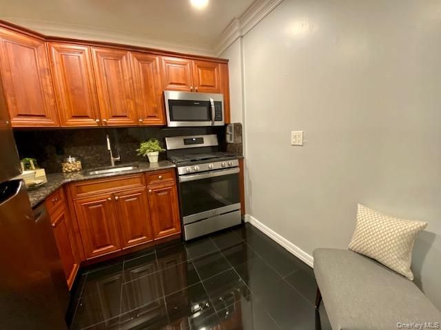 327 Brook Avenue 327-2B, Bay Shore, NY 11706