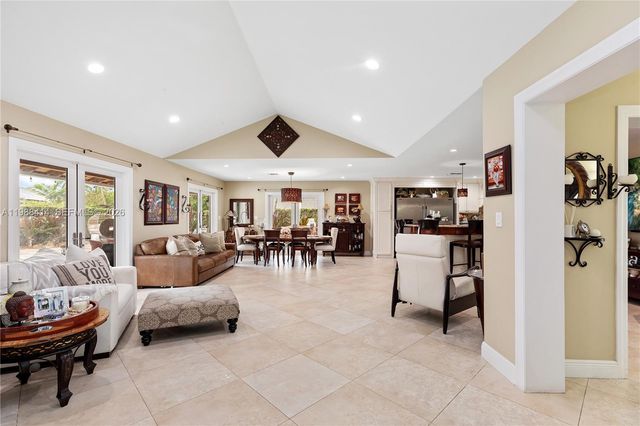 13260 SW 96th St, Miami, FL 33186