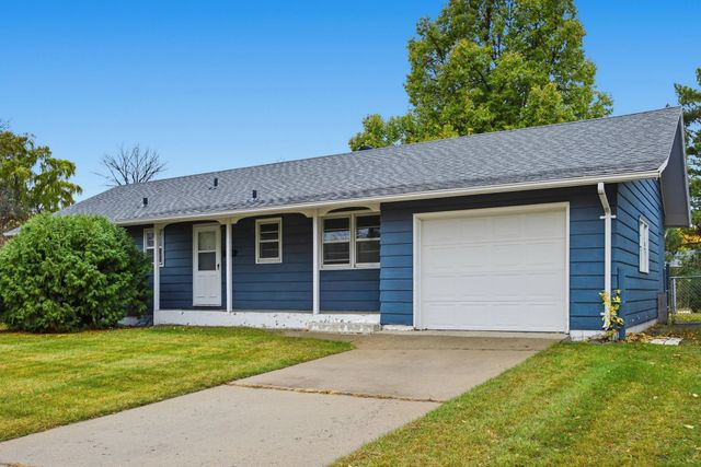 537 Maple Lane, Moorhead, MN 56560