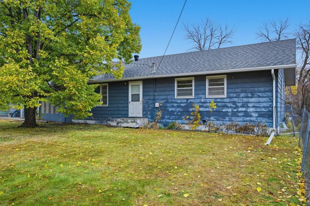 537 Maple Lane, Moorhead, MN 56560