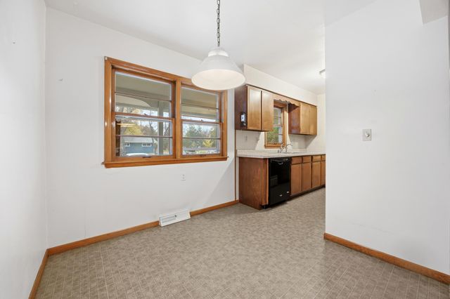 537 Maple Lane, Moorhead, MN 56560