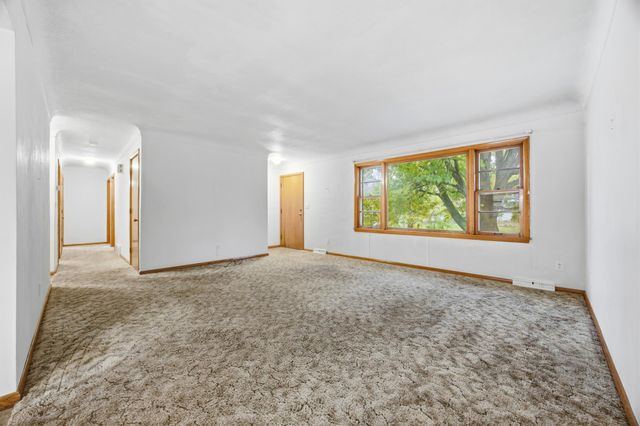 537 Maple Lane, Moorhead, MN 56560