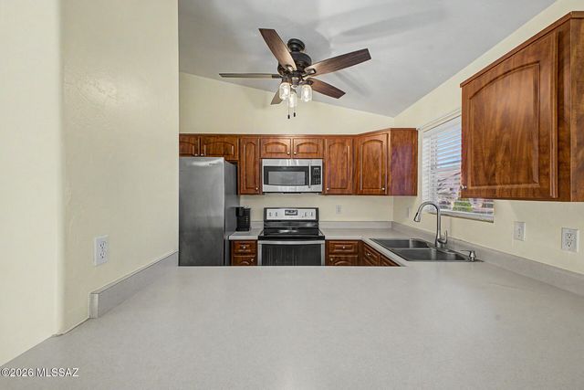 1691 W Camino Acierto, Sahuarita, AZ 85629