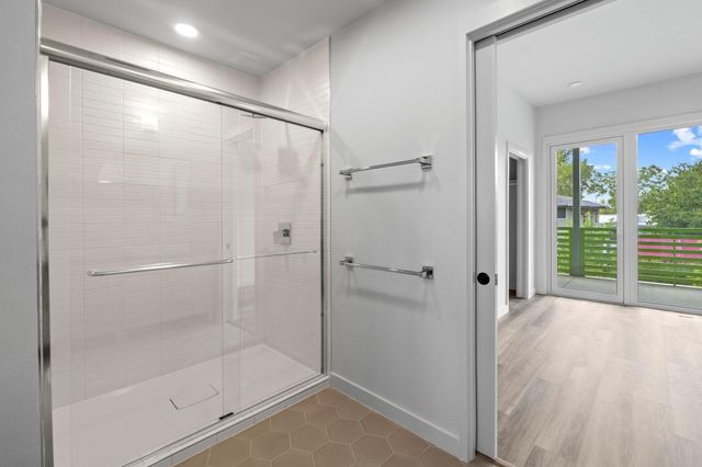 4004 Banister LN 214, Austin, TX 78704