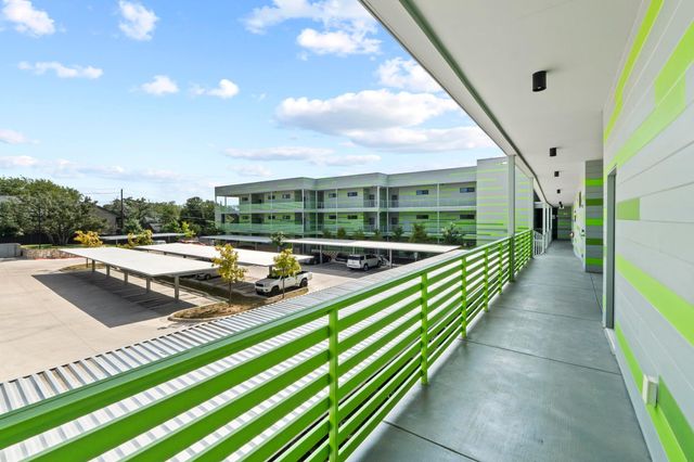 4004 Banister LN 214, Austin, TX 78704