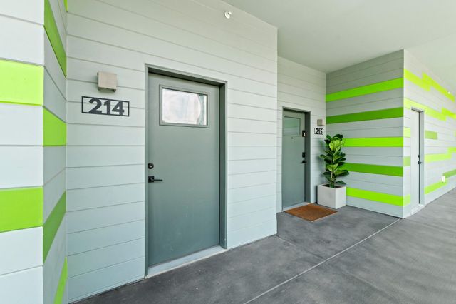 4004 Banister LN 214, Austin, TX 78704