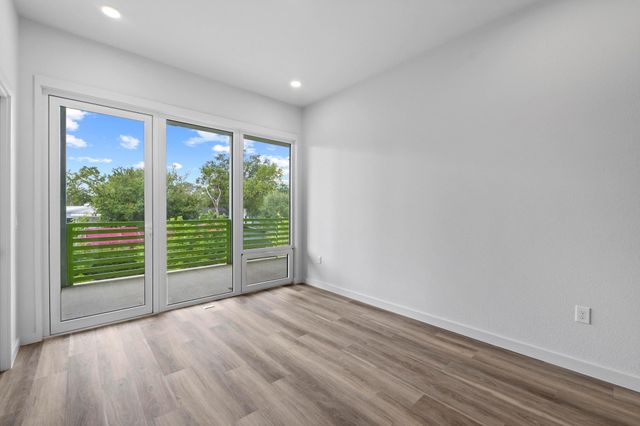 4004 Banister LN 214, Austin, TX 78704