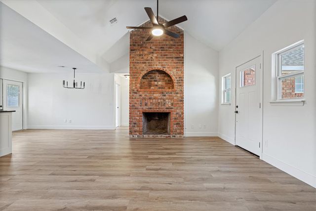 423 N 37th Place, Rogers, AR 72756