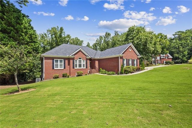 2724 Still Farms Place, Lawrenceville, GA 30043