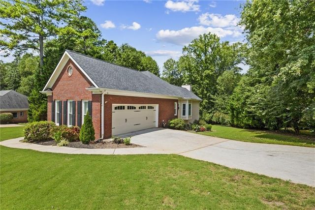2724 Still Farms Place, Lawrenceville, GA 30043