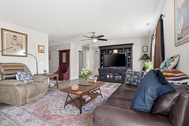 319 Mill Springs, Fillmore, IN 46128