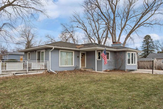 3811 Hillside Drive, Cedar Falls, IA 50613