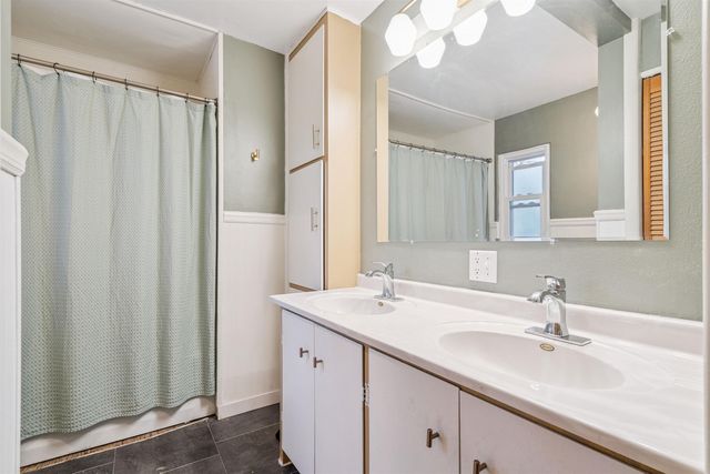 3811 Hillside Drive, Cedar Falls, IA 50613