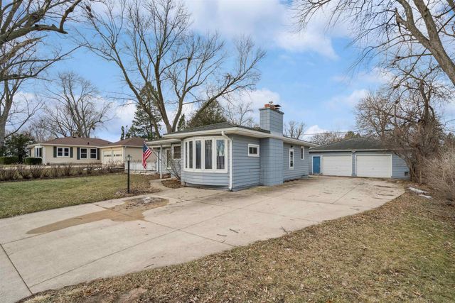 3811 Hillside Drive, Cedar Falls, IA 50613