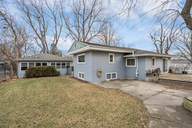 3811 Hillside Drive, Cedar Falls, IA 50613