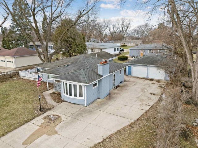 3811 Hillside Drive, Cedar Falls, IA 50613