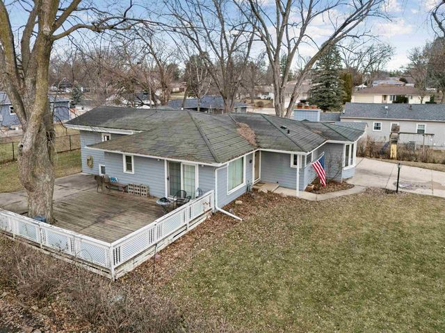 3811 Hillside Drive, Cedar Falls, IA 50613