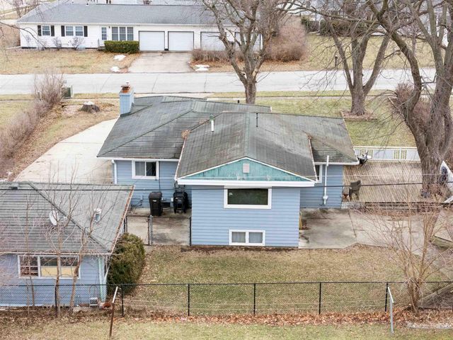3811 Hillside Drive, Cedar Falls, IA 50613