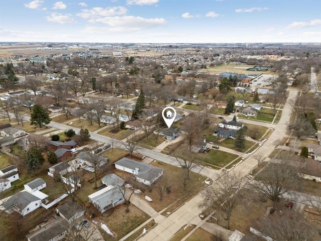 3811 Hillside Drive, Cedar Falls, IA 50613