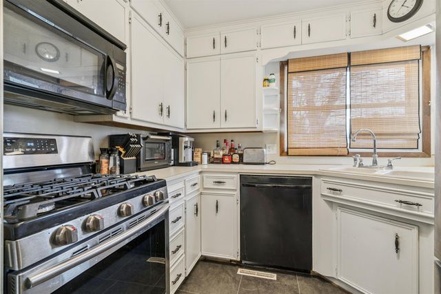 3811 Hillside Drive, Cedar Falls, IA 50613