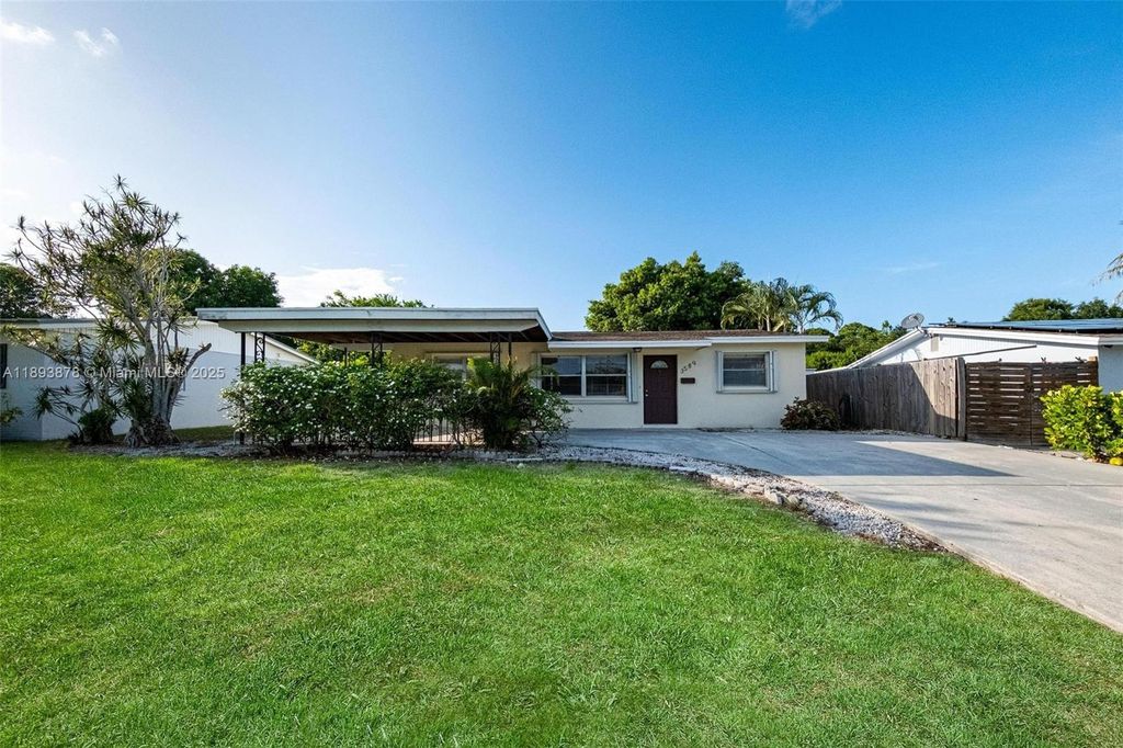 3589 Island Rd, Palm Beach Gardens, FL 33410