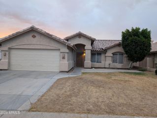 8918 W PARADISE Lane, Peoria, AZ 85382