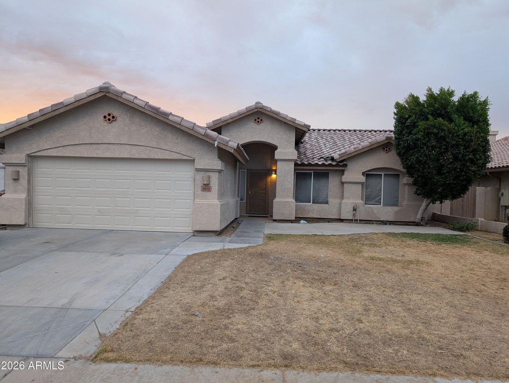 8918 W PARADISE Lane, Peoria, AZ 85382