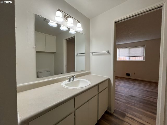 1426 Village Park Pl, West Linn, OR 97068