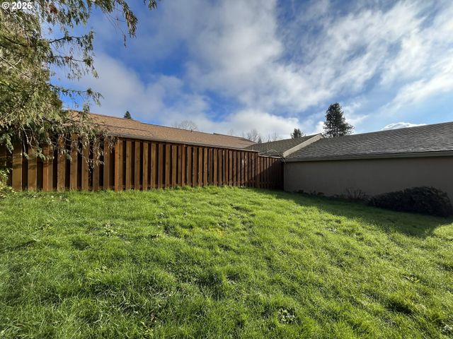 1426 Village Park Pl, West Linn, OR 97068