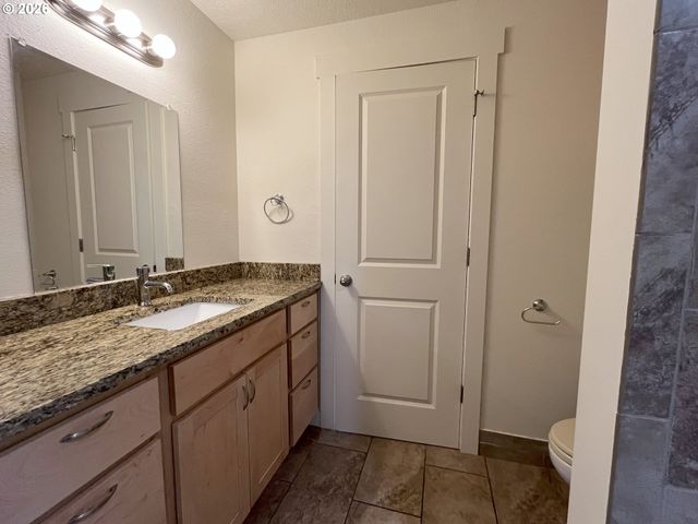 1426 Village Park Pl, West Linn, OR 97068