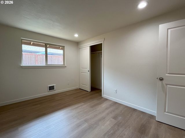 1426 Village Park Pl, West Linn, OR 97068