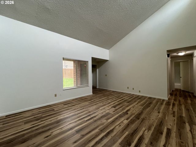 1426 Village Park Pl, West Linn, OR 97068