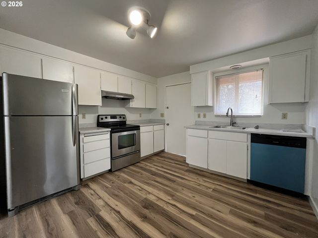 1426 Village Park Pl, West Linn, OR 97068