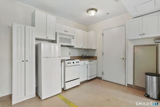 59 Courtland Avenue APT 2T, Stamford, CT 06902