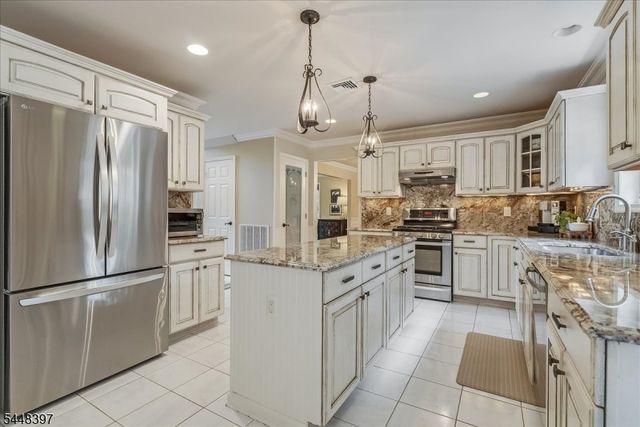 14 Fieldstone Trl, Byram Twp., NJ 07871