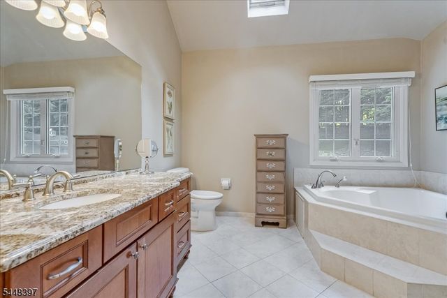 14 Fieldstone Trl, Byram Twp., NJ 07871
