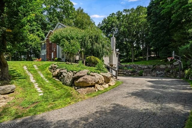 14 Fieldstone Trl, Byram Twp., NJ 07871