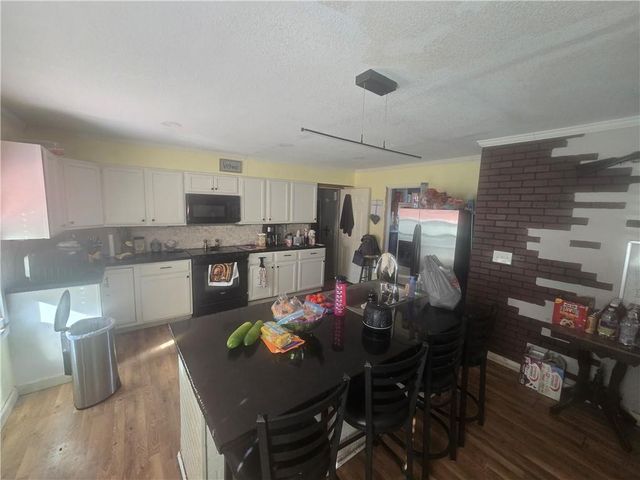 8721 ELM Avenue, Kansas City, MO 64138